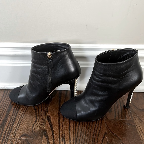 CHANEL 2017 Faux Pearl Accents Boots Size: 11 | IT 41 - Picture 8 of 16
